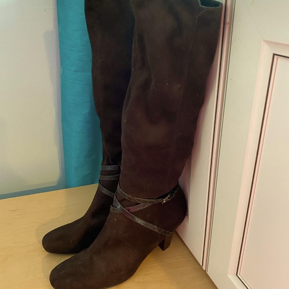 COPY - Gorgeous Brown suede boots